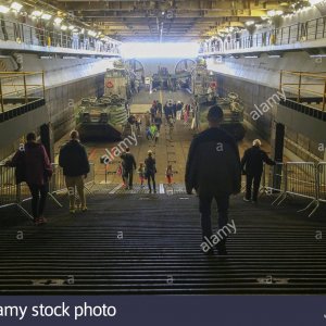 visitors-tour-the-well-deck-of-uss-kearsarge-lhd-3-during-fleet-week-J89PGF.jpg