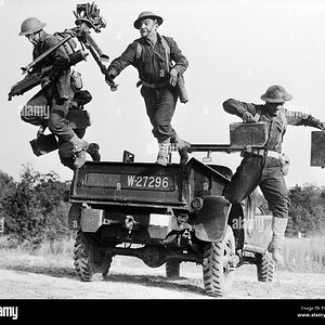 an-american-m1917-browning-machine-gun-squad-in-the-middle-of-jumping-EC7PGA.jpg