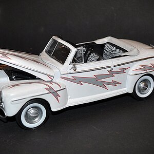 Revell Grease 48 Ford (1).JPG