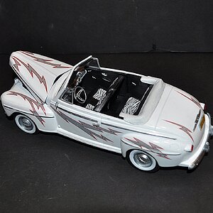 Revell Grease 48 Ford (3).JPG
