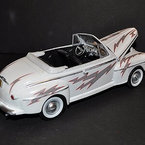 Revell Grease 48 Ford (6).JPG
