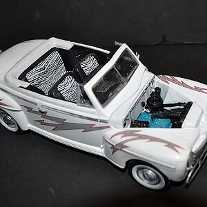 Revell Grease 48 Ford (10).JPG